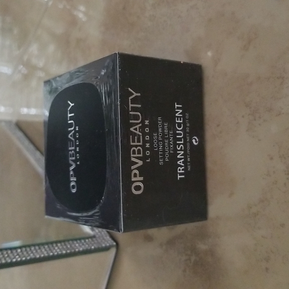 SALE! London Translucent Setting Powder - Picture 2 of 2